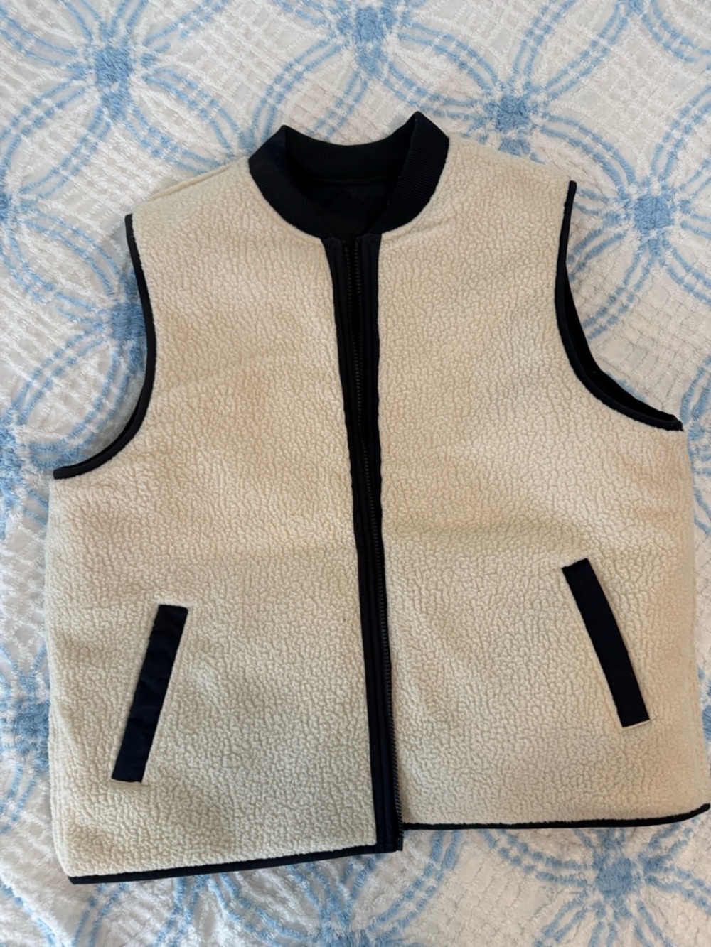 Women’s North Face reversible Sherpa lined vest XL - Picture 4 of 6